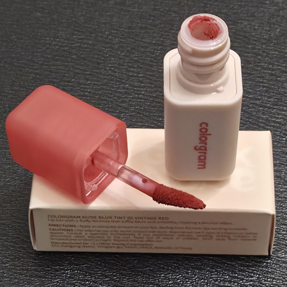 Colorgram Nude Blur Tint Stain and Blush in 05 Vintage Red - Picture 2 of 11